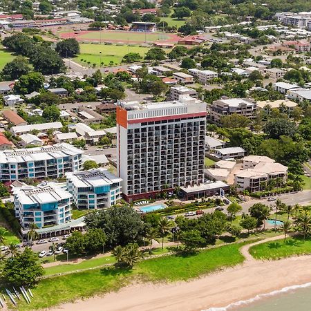 Апарт отель Aquarius On The Beach Таунсвилл Экстерьер фото